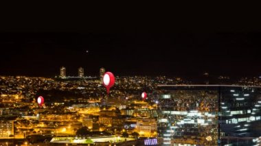 Geceleri modern bir şehir manzarasında binaların üzerinde beliren üç kırmızı lokasyon simgesinin animasyonu