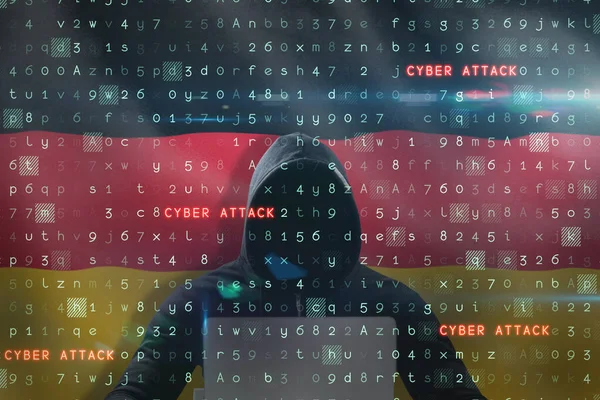 Hacker Mit Laptop Auf Tisch Gegen Digital Generierte Deutsche Nationalflagge — Stockfoto