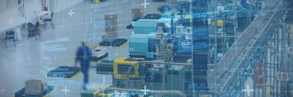 Blaue Matrix Und Codes Gegen Fabrikarbeiter Einem Großen Fabrikgebäude — Stockfoto