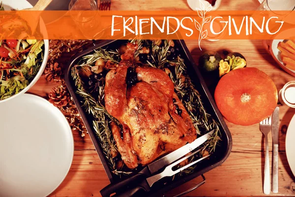 Happy Friendsgiving Tegen Thanksgiving Diner Tafel Thuis — Stockfoto