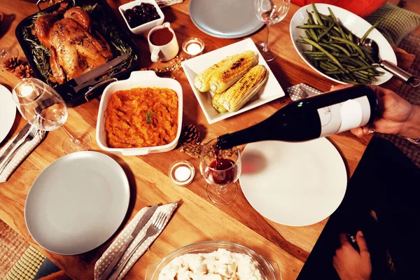 Magas Látószögű Nézet Ember Egy Asztalnál Otthon Meg Hálaadás Vacsora — Stock Fotó