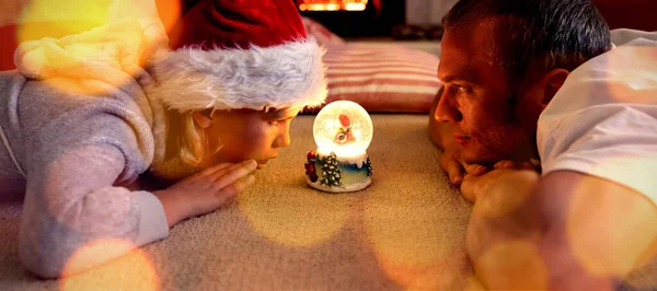 크리스마스 아버지와 응접실을 — 스톡 사진