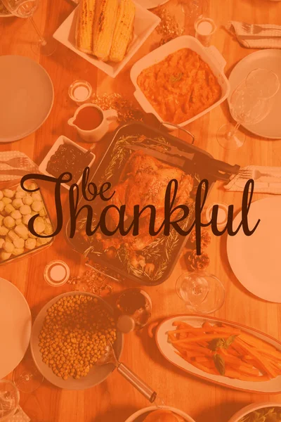 Thanksgiving Hälsning Text Mot Thanksgiving Middag Bordet Hemma — Stockfoto