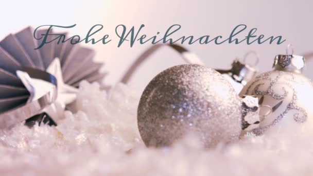 背景にクリスマスの装飾と緑で書かれた単語フロエWeihnachtenのアニメーション — ストック動画