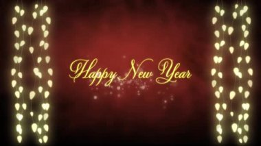 Animasyon, kırmızı arka planda parıldayan yaprak şeklindeki peri ışıklarıyla sarı harflerle yazılmış Mutlu Yıllar sözleridir.