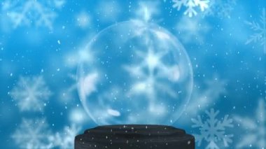 Mavi arka planda boş kar küresi ve her yerde Noel kar taneleri var.