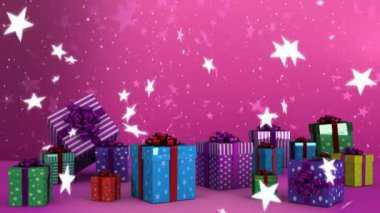 Kar tanelerinin ve yıldızların pembe arka planda renkli Noel hediyeleriyle düşüşünün animasyonu