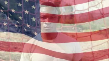 Afro-Amerikan askerlerini selamlayan Amerikan bayrağının animasyonu. Amerika Birleşik Devletleri bayrağı ve tatil konsepti dijital kompozisyon