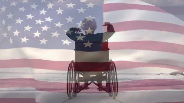 Animatie Van Amerikaanse Vlag Zwaaiend Oudere Blanke Vrouw Zittend Een — Stockvideo