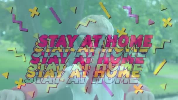 Animação Texto Colorido Fique Casa Com Formas Flutuando Sobre Menino — Vídeo de Stock
