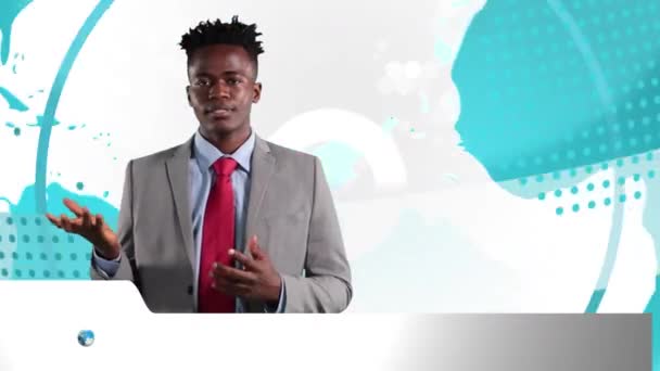 Афроамериканська Людина Говорить Про Текст Новин Глобусом Обертається — стокове відео