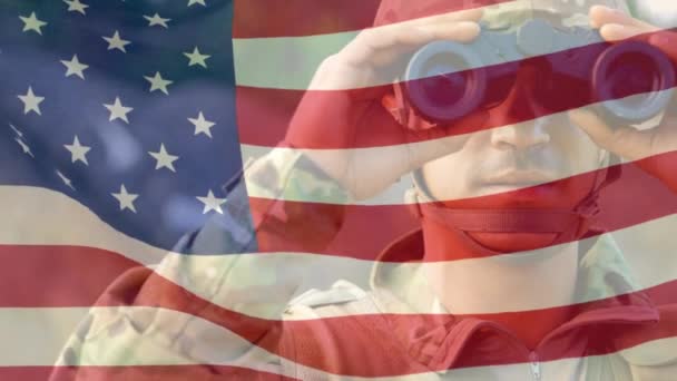 Animazione Della Bandiera Americana Che Sventola Sul Soldato Caucasico Usando — Video Stock