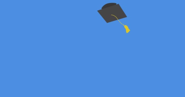 卒業生の帽子のアニメーションは青の背景に落ちます 教育の概念デジタルで生成されたイメージ — ストック動画