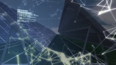 Güneş panelleri üzerinden ağ bağlantısı ve veri işleme animasyonu. Yeşil enerji sürdürülebilir geliştirme kavramı dijital bileşik.