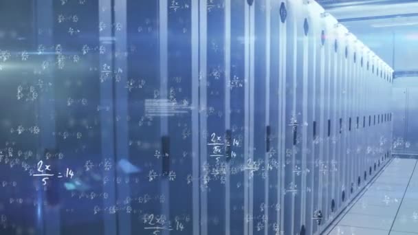 Animering Matematiska Ekvationer Som Flyter Över Ett Tomt Serverrum Vetenskaps — Stockvideo