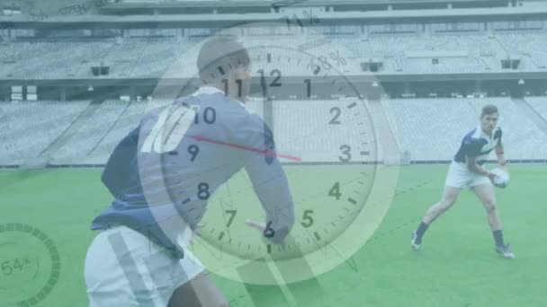 Animation Der Tickenden Uhr Grafiken Die Über Zwei Multiethnische Rugby — Stockvideo