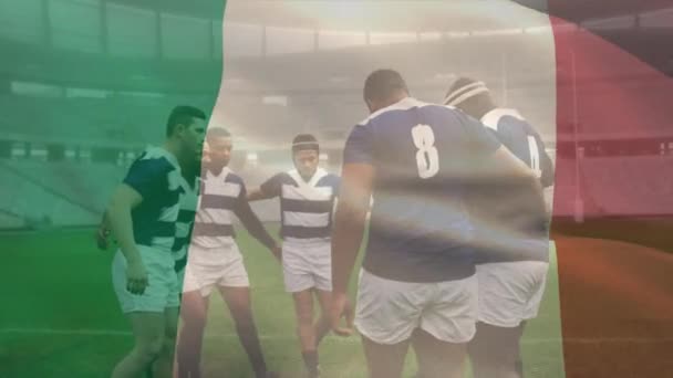 Animação Bandeira Italiana Acenando Sobre Equipe Rugby Masculino Multi Étnico — Vídeo de Stock