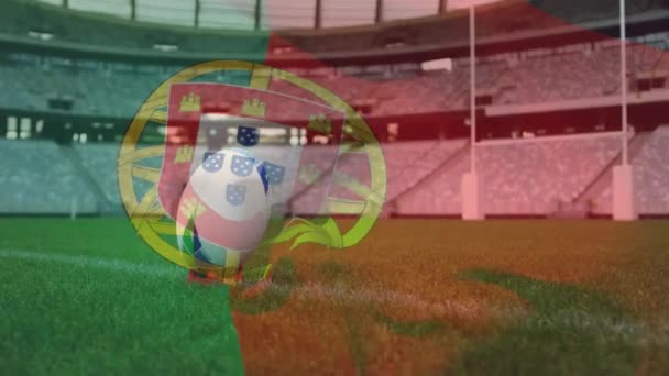 在俯卧在球场上的橄榄球球上挥动着葡萄牙国旗的动画 — 图库视频影像