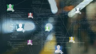 Yeraltı istasyonuyla arka planda yüzen bağlantılar, simgeler ve dairelerin animasyonu. Dijital çevrimiçi güvenlik arayüzü kavramı dijital olarak oluşturuldu