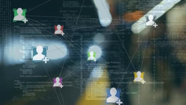 Animation d'un réseau de connexions, d'icônes et de cercles flottant sur un fond avec station de métro. Concept d'interface numérique d'ordinateur de sécurité en ligne généré numériquement