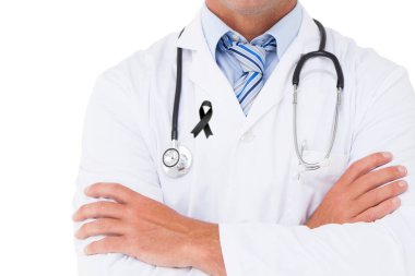 Siyah kurdele takan ve kollarını kavuşturan bir erkek doktorun dijital çizimi. Tıbbi yas kanseri konsepti Dijital bileşik