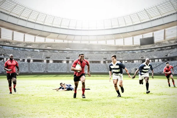 Duas Equipes Jogadores Rugby Multi Étnicos Jogando Rugby Estádio Esportes — Fotografia de Stock