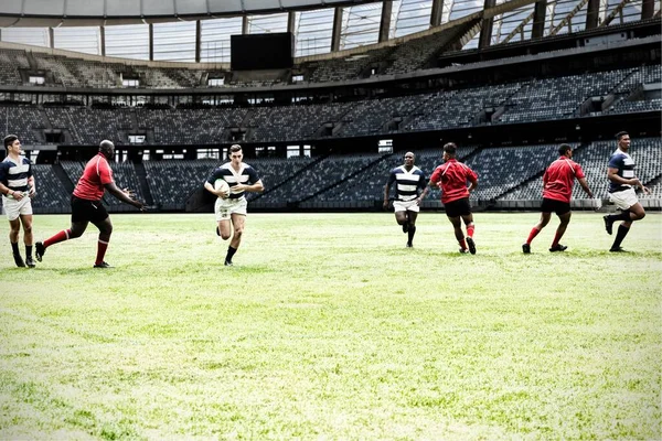 Duas Equipes Jogadores Rugby Multi Étnicos Jogando Rugby Estádio Esportes — Fotografia de Stock