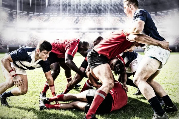 Två Lag Multietniska Rugbyspelare Spelar Rugby Idrottsarena Bär Lagband Vända — Stockfoto