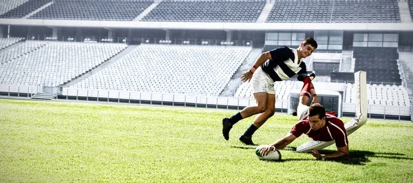 Dva Týmy Multietnických Ragby Hráčů Hrajících Ragby Sportovním Stadionu Týmovém — Stock fotografie