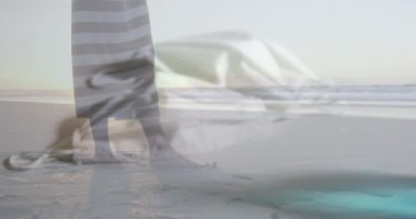 Kafkasyalı bir kadının plajda durduğu, kollarını maske ve bir şişe sabunun üzerine kaldırdığı bir animasyon.