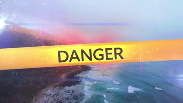 Анімація Жовтих Поліцейських Стрічок Словами Danger Virus Karantine Над Видом — стокове відео