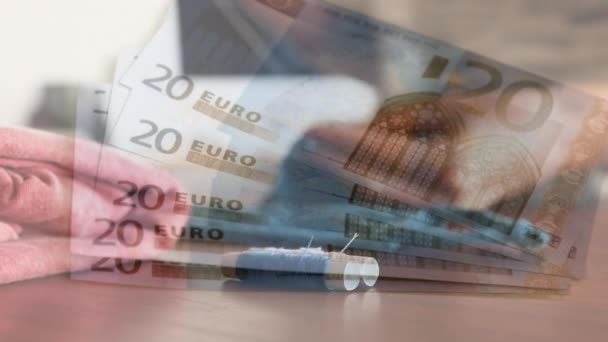 女性のミシン面の上にテーブルの上に横たわるユーロ紙幣のアニメーション コロナウイルスCovid 19パンデミックコンセプトデジタル複合体 — ストック動画
