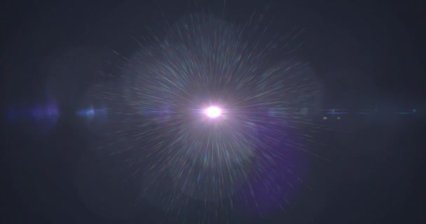 Animation d'une tache rose éclatante de lumière et de rayons se déplaçant en mouvement hypnotique en boucle transparente sur fond bleu. 