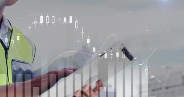 Animering Statistik Och Diagram Rullar Över Asiatiska Manliga Arbetstagare Med — Stockvideo