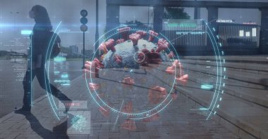 Dürbün taramasının dijital çizimi ve caddede yürüyen yüz maskesi takan bir kadının üzerinde makro Covid-19 hücresi bulmak. Coronavirus Covid-19 dijital olarak üretilen pandemik konsept