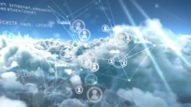 Gökyüzündeki bulutların üzerinde arayüz simgeleri ve veri işleme bağlantılarının animasyonu. Genel bağlantı ağı konsepti dijital bileşik.