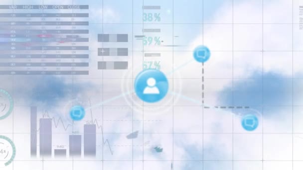 背景の空の雲の上にインターフェイスのアイコンや統計処理との接続のアニメーション — ストック動画