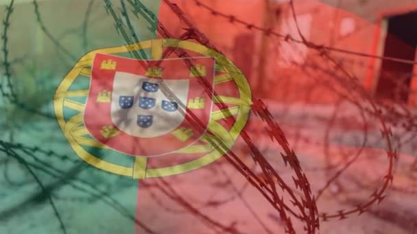 Κινούμενο Συρματόπλεγμα Πάνω Από Την Εθνική Σημαία Της Πορτογαλίας Κυματίζει — Αρχείο Βίντεο