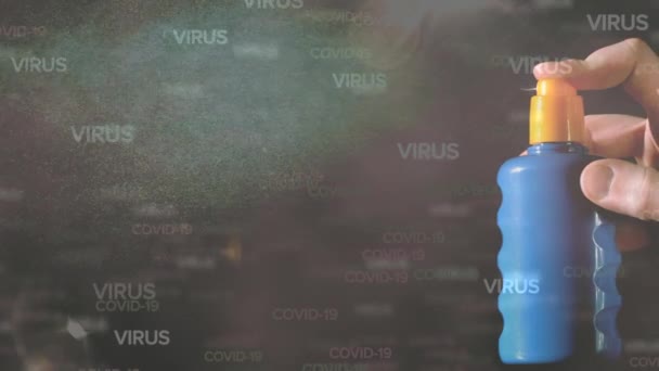 Анімація Ковід Слів Плавають Над Рукою Використовуючи Спринклери Coronavirus Covid — стокове відео