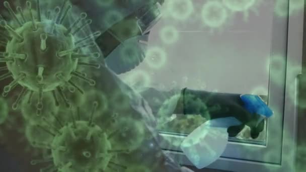Анімація Макроклітин Covid Плавають Над Кавказькою Людиною Носить Маску Обличчя — стокове відео