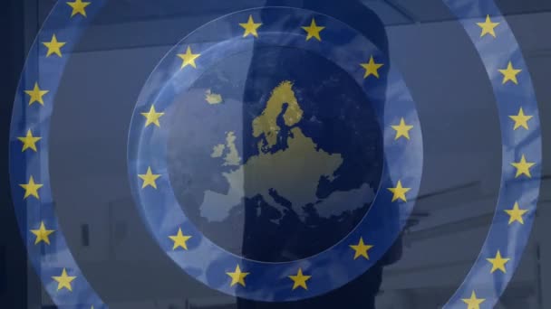 Avrupa Birliği Haritasının Animasyonu Mavi Daireler Üzerinde Sarı Yıldızlı Bavullu — Stok video
