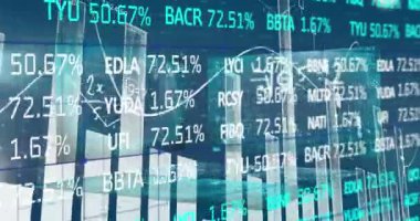 Mavi arka planda yüzen finansal veri işleme ve grafiklerinin animasyonu. Küresel finansman iş konsepti dijital bileşik.