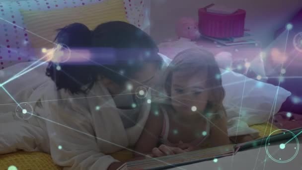 아이콘 어머니 과관련된 네트워크의 애니메이션 코로나 바이러스 디지털 — 비디오