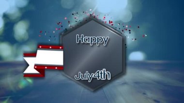 Konfetilerin düşüşünün animasyonu ve Bağımsızlık Günü metni ahşap masanın üzerinde. Amerika Birleşik Devletleri bayrağı ve tatil konsepti dijital kompozisyon.