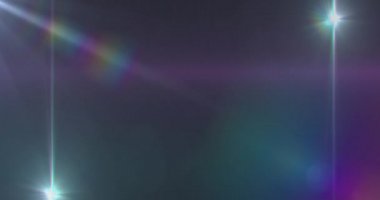 Mor zemin üzerinde kusursuz bir döngü içinde hipnotik hareketlerle hareket eden üç ışık merceğinin parlayan yeşil noktasının canlandırması. 