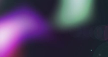 Işık odak noktalarının dışında parlayan renkli animasyon hipnotik hareketle siyah arkaplanda kusursuz bir döngü içinde hareket ediyor. 