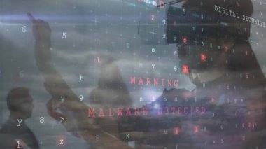 Virüs Animasyonu çevrimiçi güvenlik mesajı ve Sanal Gerçeklik kulaklığı takan kadının dijital arayüzü tespit edildi. İnternet güvenlik virüsü konsepti dijital bileşik.