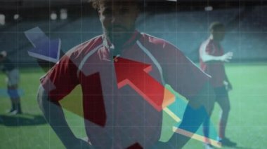 Çok ırklı erkek ragbi takımının üzerinde yüzen kırmızı ve mavi okların animasyonu sabit dijital bir kompozisyonda duruyor.