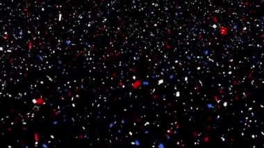 Siyah arkaplana düşen kırmızı, beyaz ve mavi konfeti animasyonu. Amerika Birleşik Devletleri bayrağı ve tatil konsepti dijital kompozisyon.