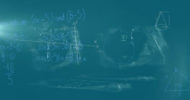 Mavi arkaplanda yüzen matematiksel denklemlerin ve şekillerin animasyonu. Dijital çevrimiçi güvenlik arayüzü kavramı dijital olarak oluşturuldu.